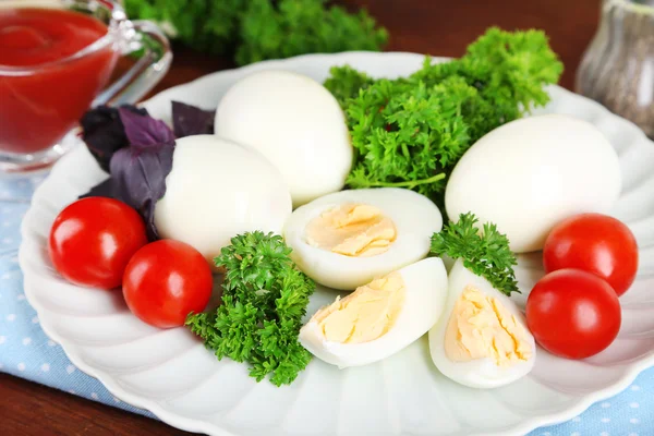 Huevos cocidos en plato — Foto de Stock