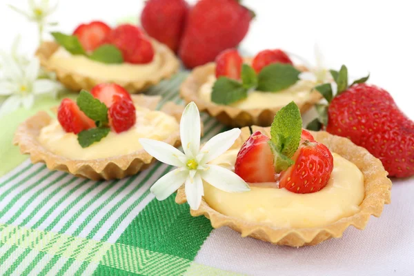 Tasty tartlets with strawberries — Stock Photo, Image