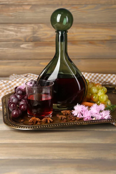 Viața liniștită frumoasă cu sticlă de vin — Fotografie, imagine de stoc