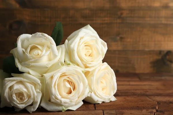 Beautiful white roses — Stock Photo, Image