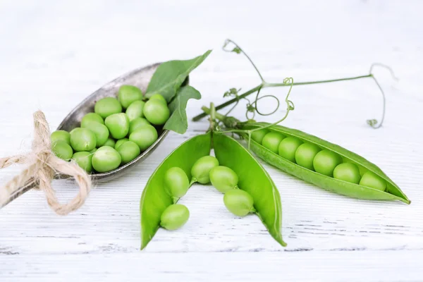 Fresh green peas in spoon — Stock Photo, Image
