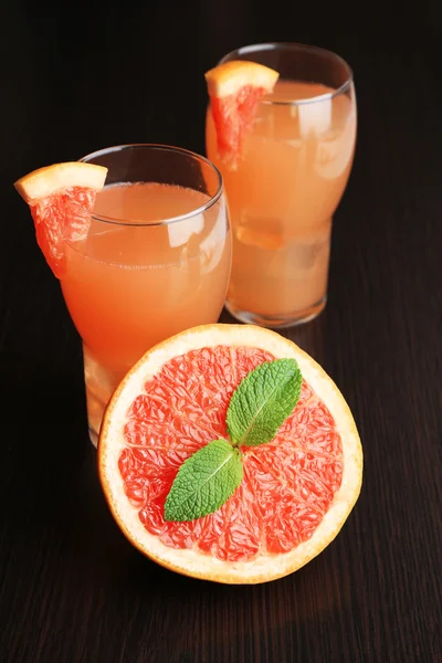 Grapefrukt cocktail i glas — Stockfoto