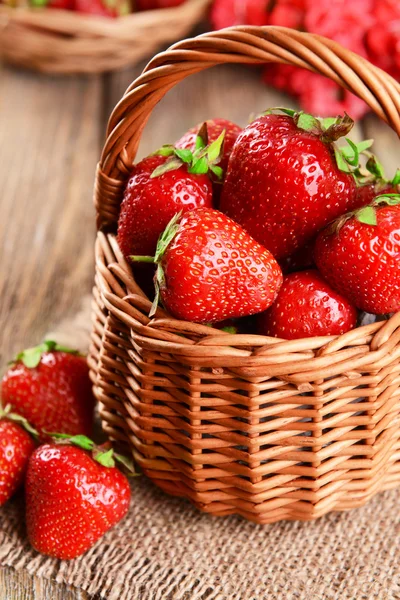 Strawberries in wicker basket — Stock Photo, Image
