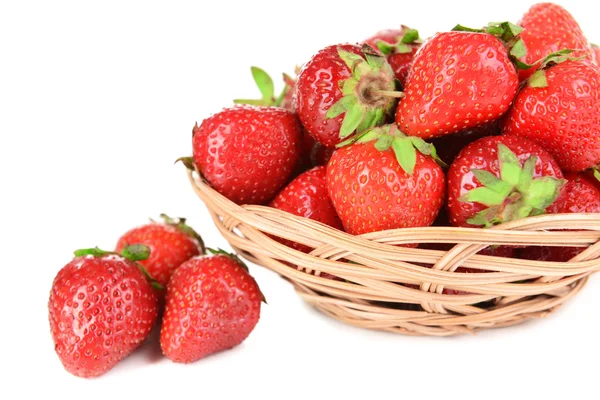 Ripe sweet strawberries in wicker basket — Stock Photo, Image