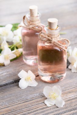 Yasemin çiçekleri ile Spa kompozisyon
