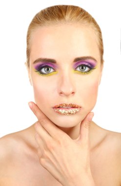 parlak bir makyaj ile güzel bir kadın