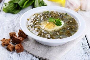 lezzetli yeşil kuzukulağı çorbası