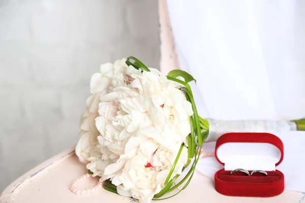 Beautiful wedding bouquet on   wooden chair — Stock Photo, Image