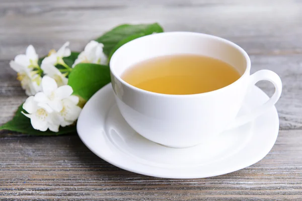 Чашка чая с жасмином — стоковое фото