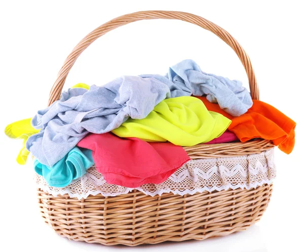 洗衣篮里身鲜艳的衣服 — 图库照片