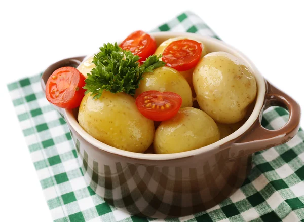 Jonge gekookte aardappelen in kom, close-up — Stockfoto