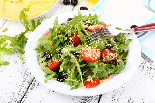 Salada fresca com arugula, close up — Fotografia de Stock