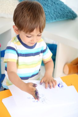 sevimli küçük çocuk odası boyama
