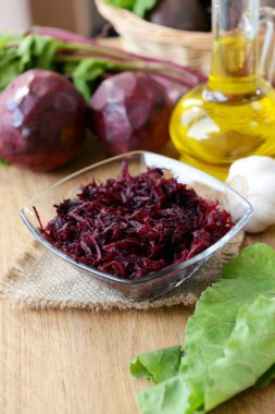 rendelenmiş beetroots kase üzerinde tablo yakın çekim