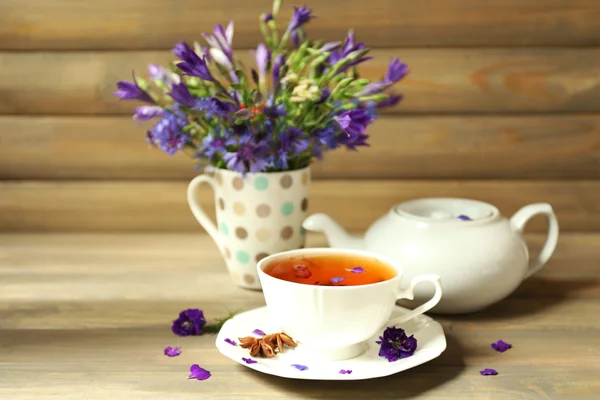 Copa de té de hierbas frescas —  Fotos de Stock