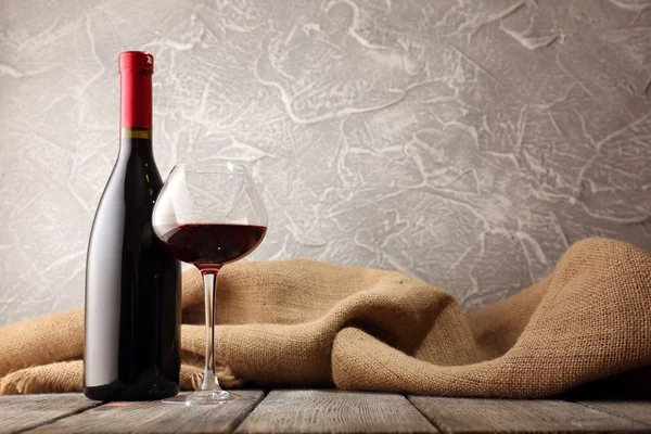 Lahví vína se sklem — Stock fotografie