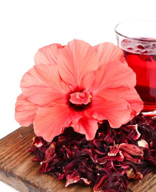 Hibiscus çay ve üzerinde beyaz izole çiçek