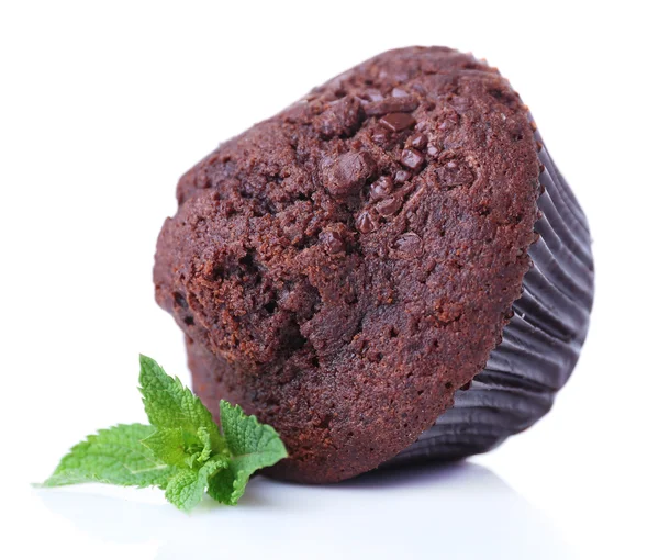 Muffin de chocolate aislado en blanco — Foto de Stock