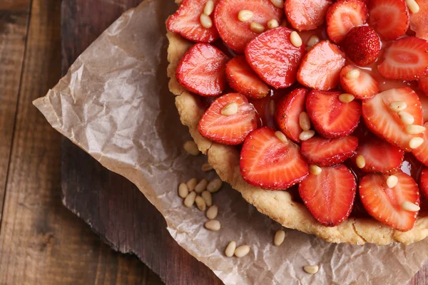 Strawberry tart on wooden tray, on rustic wooden background — Stock Photo, Image