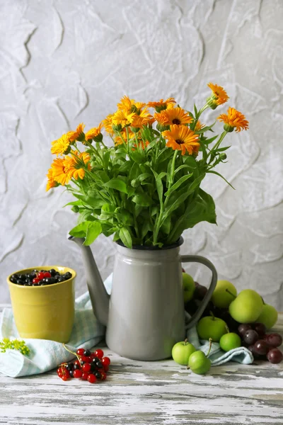 Still life with flowers and fruits at home — Stock Photo, Image