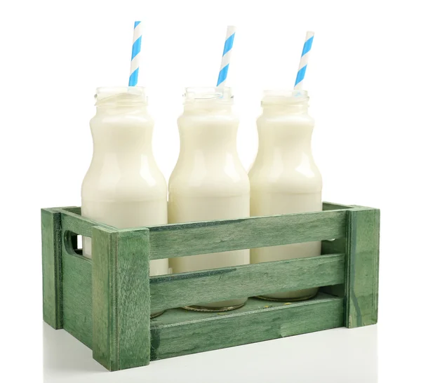 Leche en botellas con paja de papel aislada sobre blanco — Foto de Stock