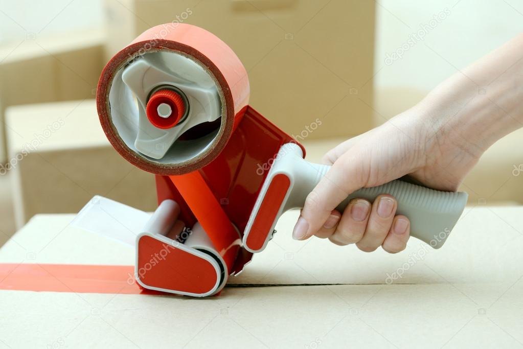 Packaging parcels with dispenser