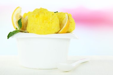 lezzetli dondurma kaşık toz kase, ahşap tablo