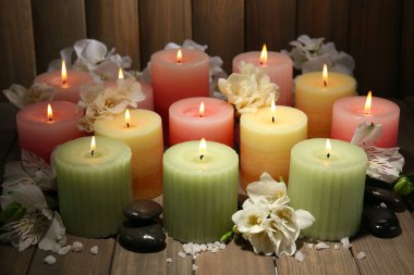 çiçekli güzel mumlar