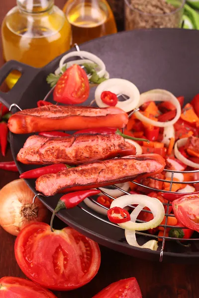 Delicious sausages with vegetables in wok close-up — Stock Photo, Image