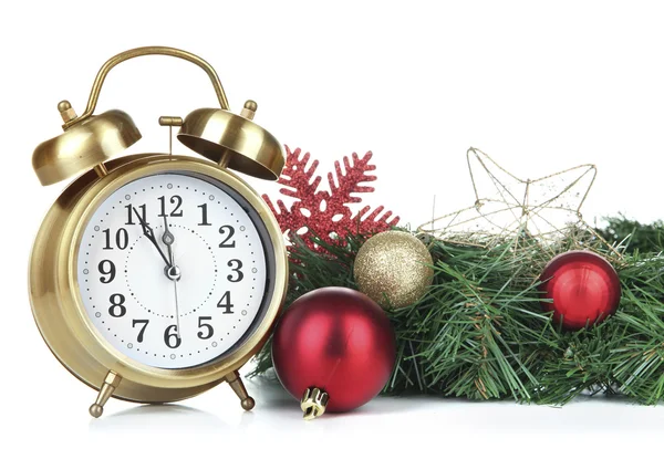 Reloj despertador con decoraciones navideñas aisladas en blanco — Foto de Stock