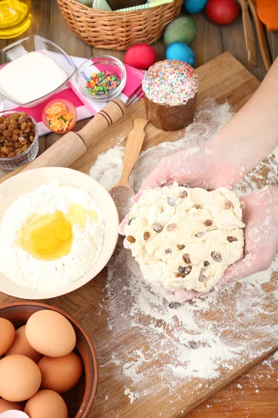Easter cake preparing in kitchen — Stock Photo, Image