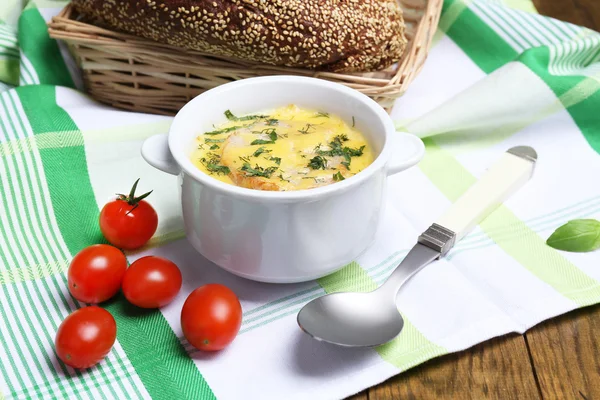 Lekkere soep in steelpan — Stockfoto