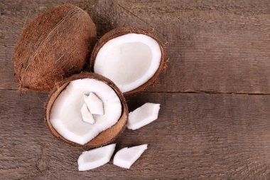 kırık Hindistan cevizi