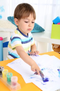 sevimli küçük çocuk odası boyama