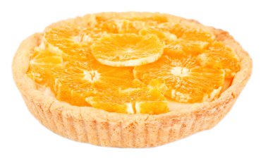 ev yapımı turuncu tart üzerinde beyaz izole