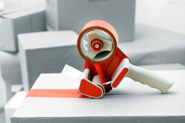 dispenser ile ambalaj koli