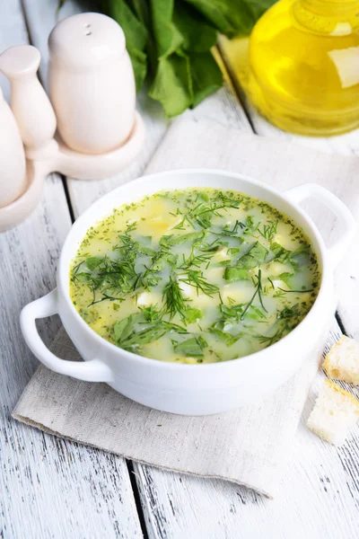 Delicious green soup with sorrel on table — Stock Photo, Image