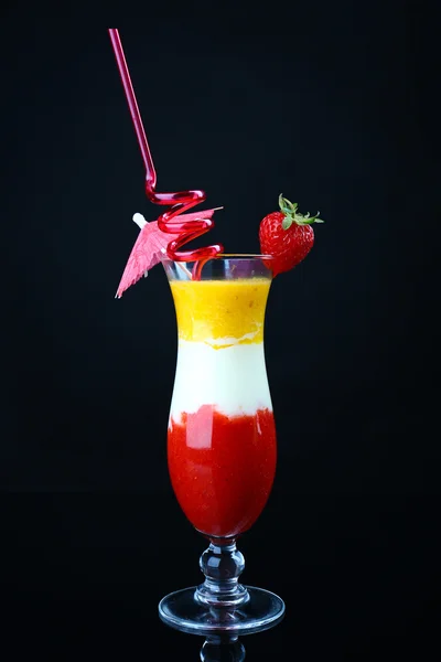 Delicioso smoothie de frutas — Fotografia de Stock