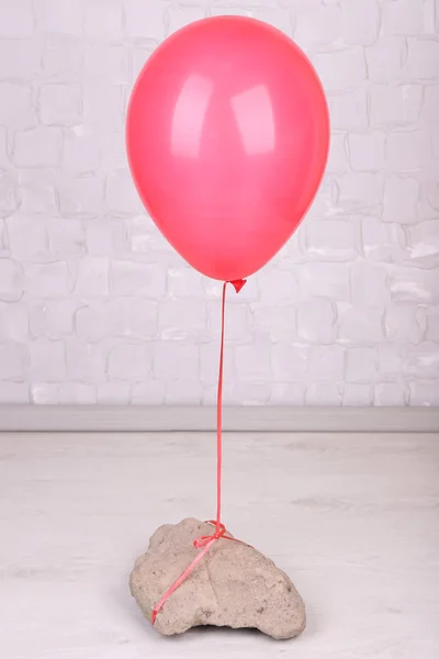 Farbe Ballon mit Stein — Stockfoto