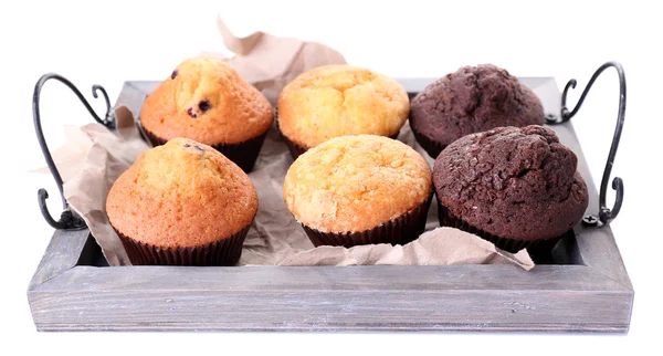 Smakelijke muffins op houten dienblad geïsoleerd op wit — Stockfoto