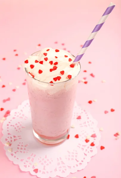 Delizioso milkshake sul tavolo — Foto Stock