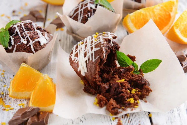 Smakelijke cupcakes met sinaasappel — Stockfoto