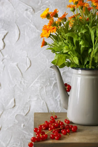 Beautiful flowers in home interior — Stock Photo, Image