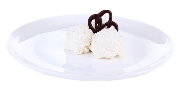 Lemez, elszigetelt fehér golyó vanília fagylalttal — Stock Fotó