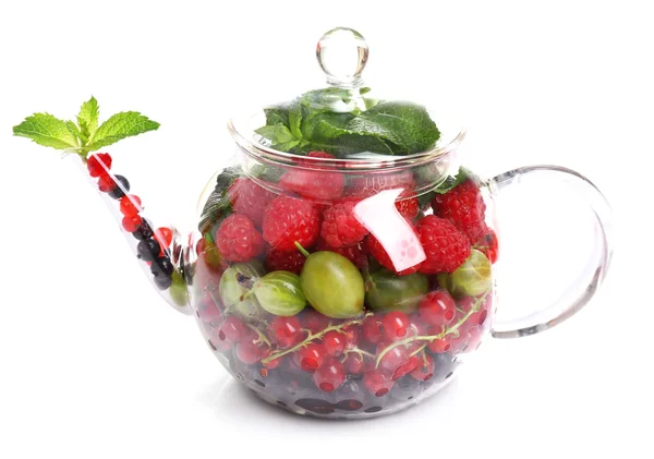Forest berries and mint leaves in glass teapot, isolated on white — 스톡 사진