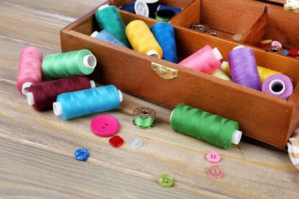 Colorful threads for needlework in wooden box close up — Stock Photo, Image