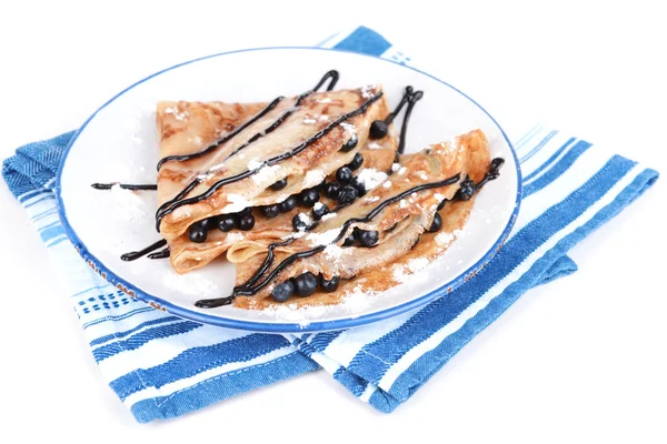 Läckra pannkakor med blåbär isolerad på vit — Stockfoto