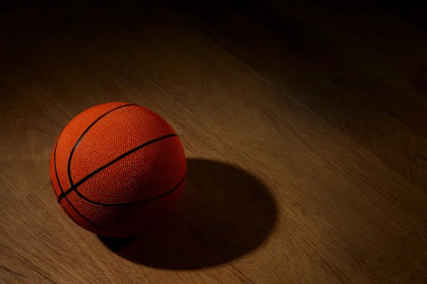Basket boll på golvet — Stockfoto