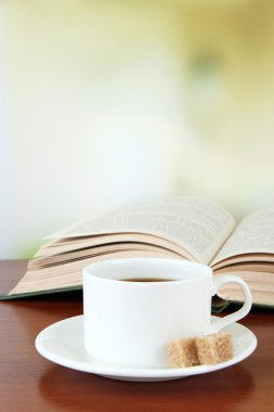 kahve şeker ve kitap ile