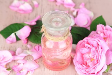 şişede Gül yağı